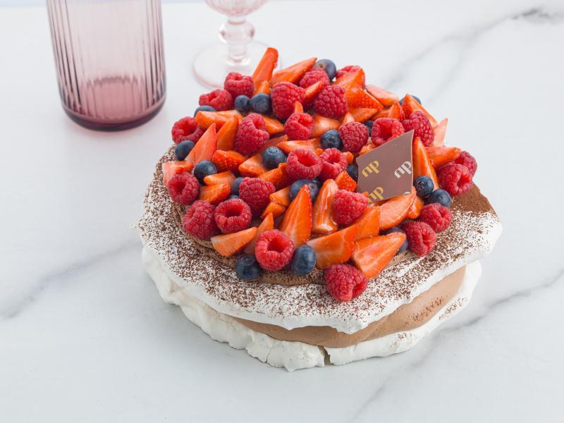 PAVLOVA TORTA HORKÁ ČOKOLÁDA