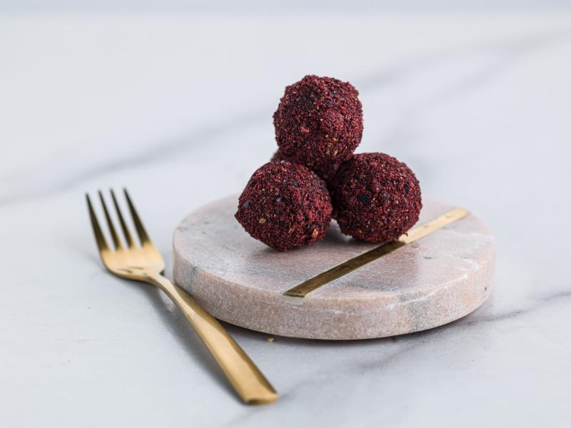 DOMÁCI ČOKOLÁDOVÝ BONBÓN - ČIERNA RÍBEZĽA 1ks