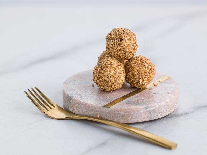 DOMÁCI ČOKOLÁDOVÝ BONBÓN - PRALINÉ Z VLAŠ. ORECHOV 1ks